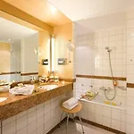 Отель Remarque 4*