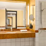 Remarque Hotel